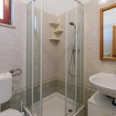 Awesome In With 3 Bedrooms And Wifi Pula